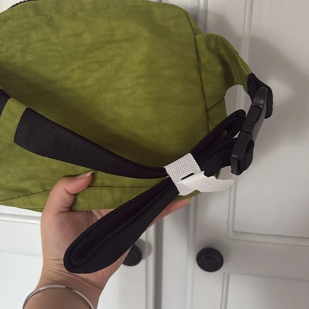BNWT baggu green juice fanny pack (long straps) - Picture 3 of 3